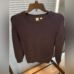 Gap sweater
